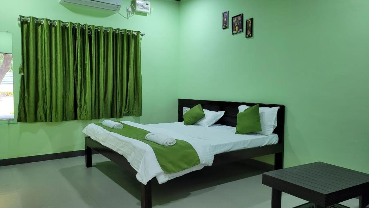 Happy Holiday Alibaug 호텔 알리바그 외부 사진