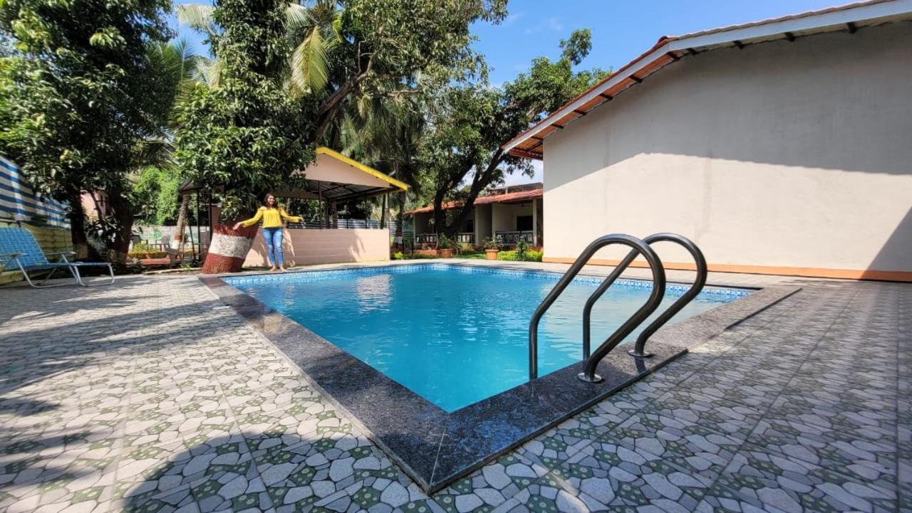 Happy Holiday Alibaug 호텔 알리바그 외부 사진